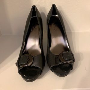 Worthington, grey, patent leather, upper buckle